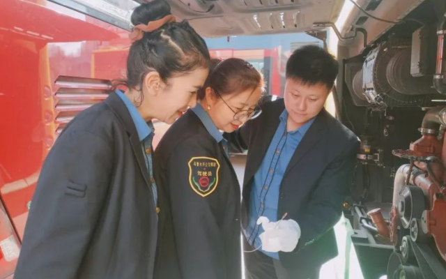 方向盘上的姐妹情 走近907路“金雪莲”公交线路上的巾帼模范