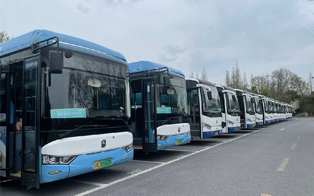 2025扬州半马300余辆亚星客车 保障3万跑者激情奔跑