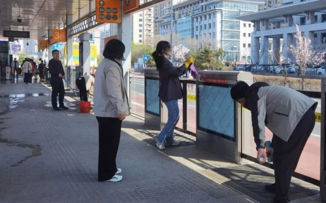 延吉公交BRT站台美化 扮靓城市“会客厅”