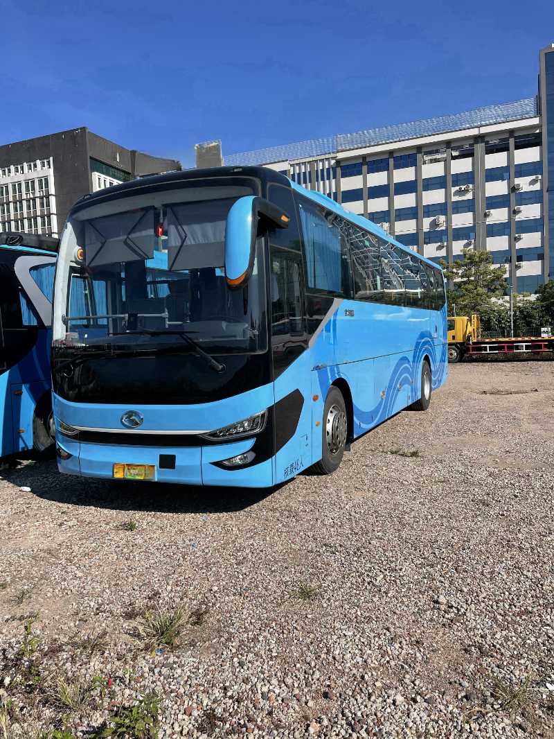 2024年12月上牌多台准新48座宁德时代金龙6122气囊旅游电车