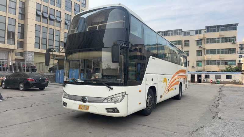 2015年2月上牌55座带司机睡仓国五天然气LNG宇通6118气囊营运车