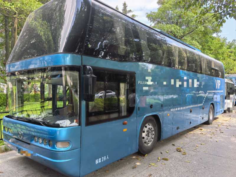 2017年上牌国四一层半39座友卫生间带腿托大汉半卧营运车