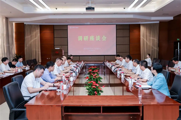 福汽集团黄循铀一行调研金龙 聚焦创新与数字化应用