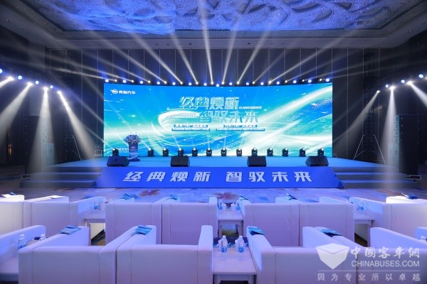 甜莓V8首秀！黄海汽车2025产品品鉴会都有哪些客车看点？