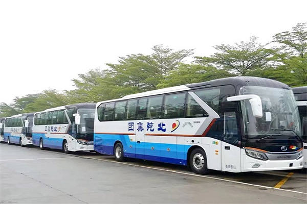 金龙龙威至臻版批量交付北汽集团，护航高端出行新篇章