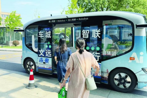 无人驾驶公交：省内首批智驾公交于无锡“常规化”试运行
