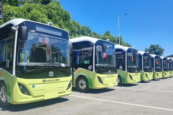 “宝宝巴士”来袭：152台6米绿色纯电公交穿越长沙大街小巷