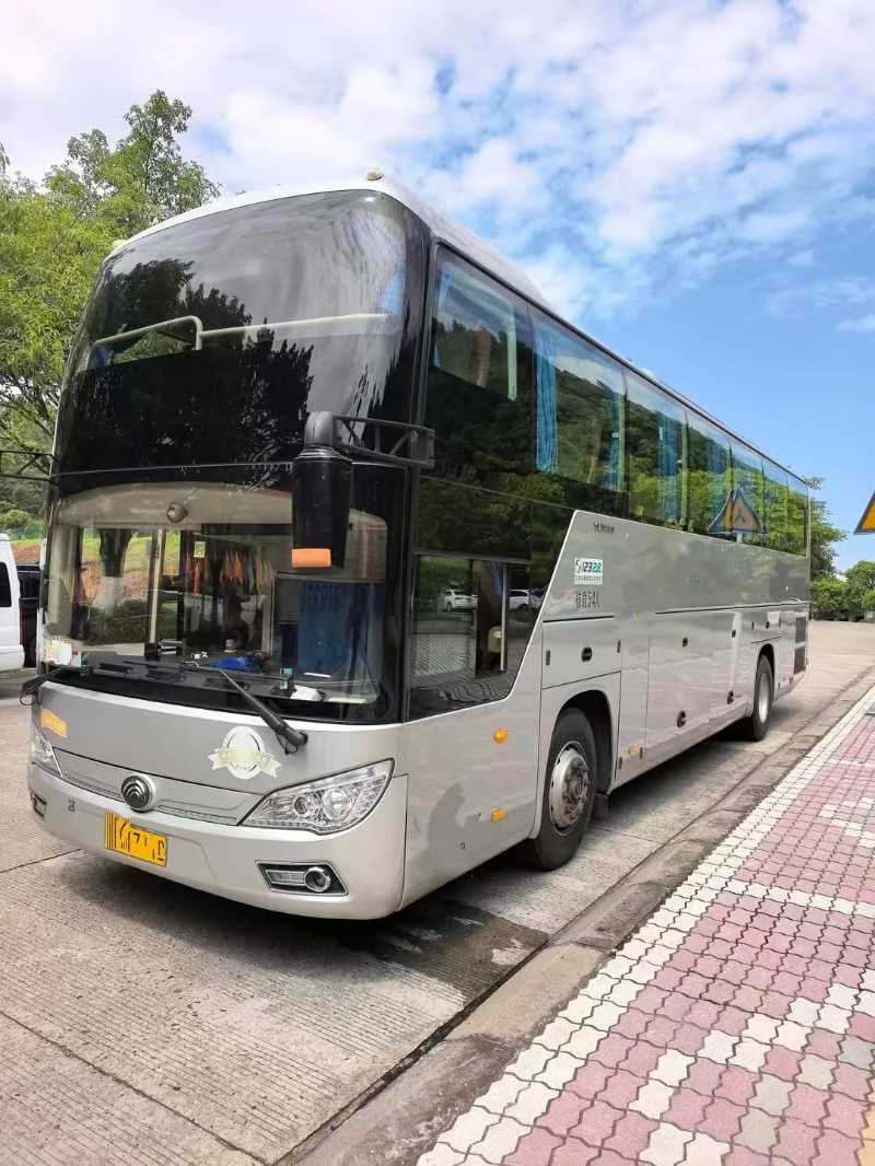 2017年7月上牌一层半54座宇通6118一手旅游车