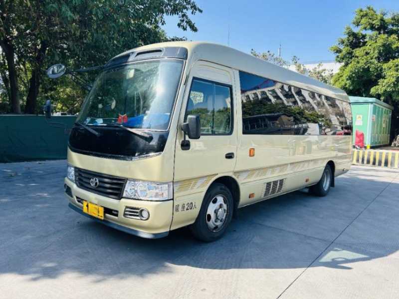 2022年6月 粤牌非营运汽油4.0行政版20座丰田考斯特