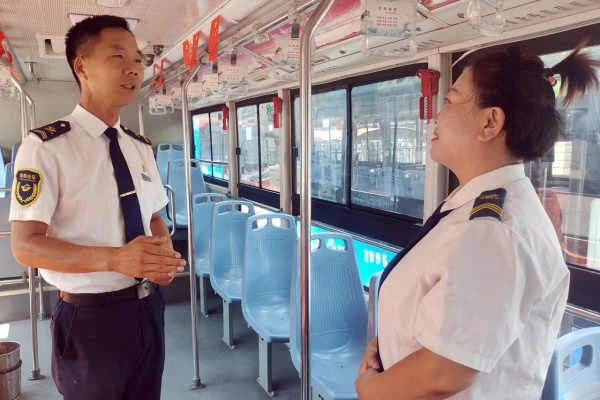 13万点赞！网红司机石亚杰“宠客”服务冲上热搜