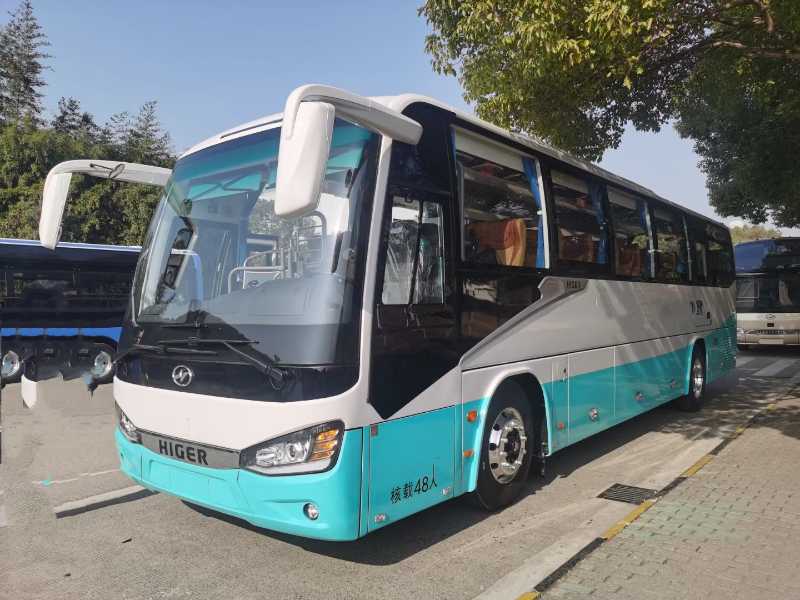 2024年上牌两台准新粤牌国六有公告48座海格6111气囊中门车