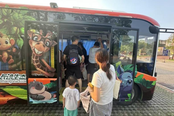 长沙“微循环定制生态动物园专线”运营时间延长至晚八点