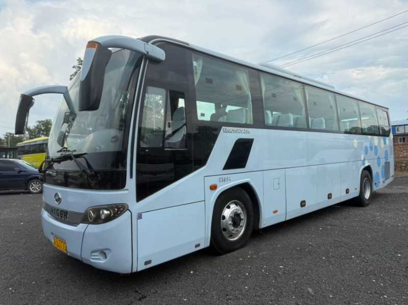 2015年9月上牌49座国四非营运海格6115气囊中门车