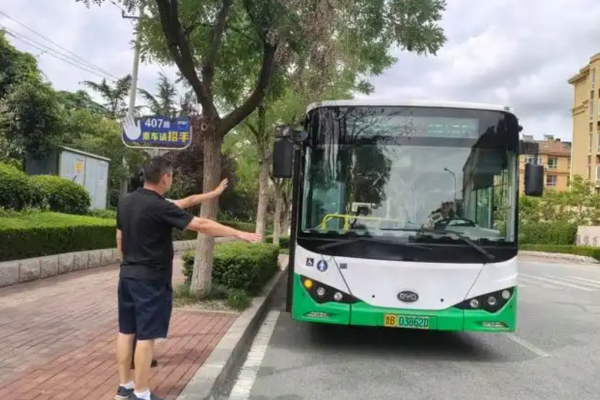 青岛公交：24条线路焕新、92%两网融合率