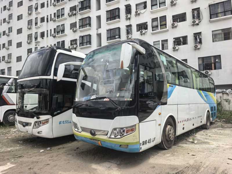 2014年4月上牌粤牌12米一层半55座国四有暖气宇通6126旅游车