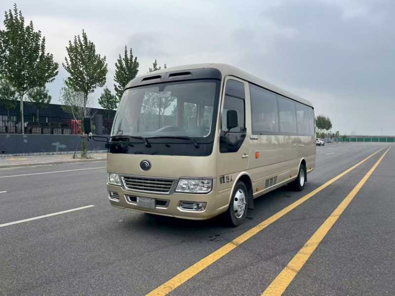 2017年1月 两台19座汽油宇通T7旅游车