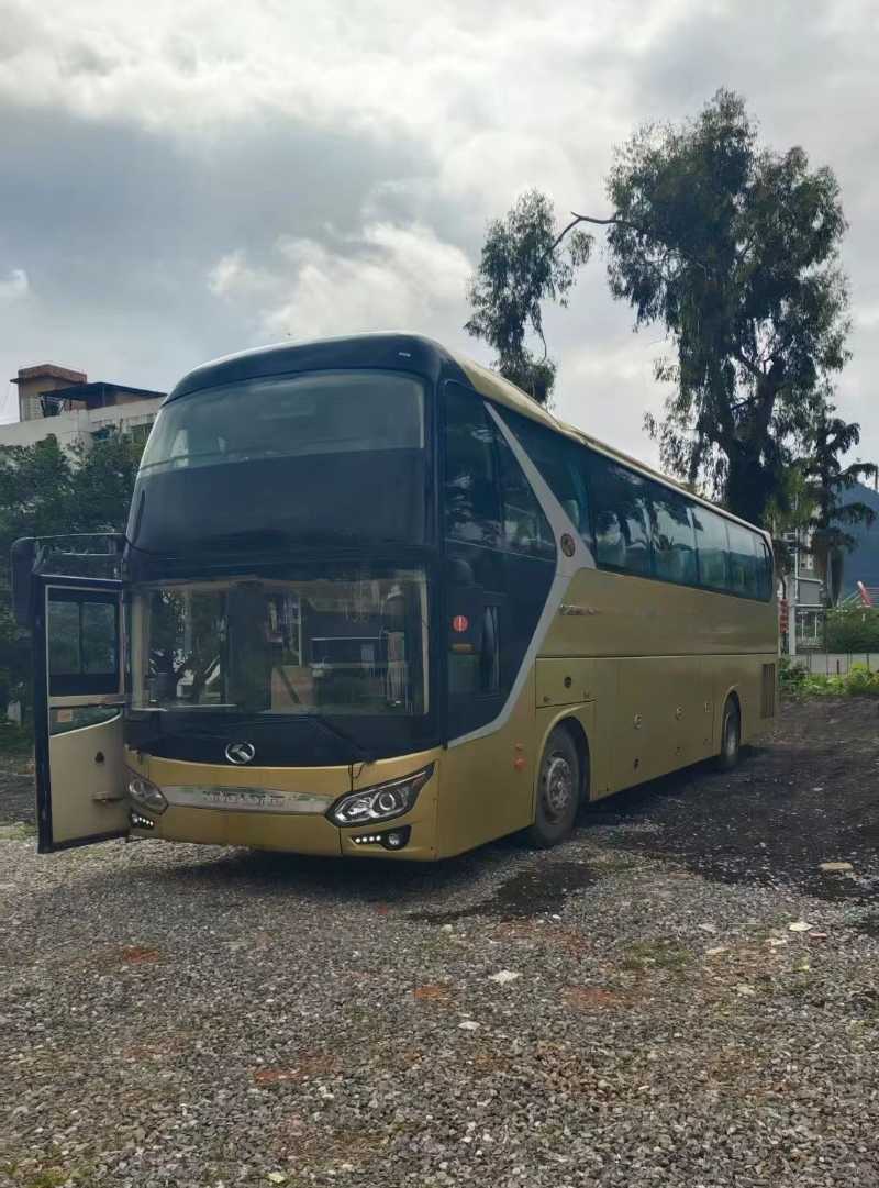 2016年5月上牌39座金龙6119气囊中门司机卧铺营运车