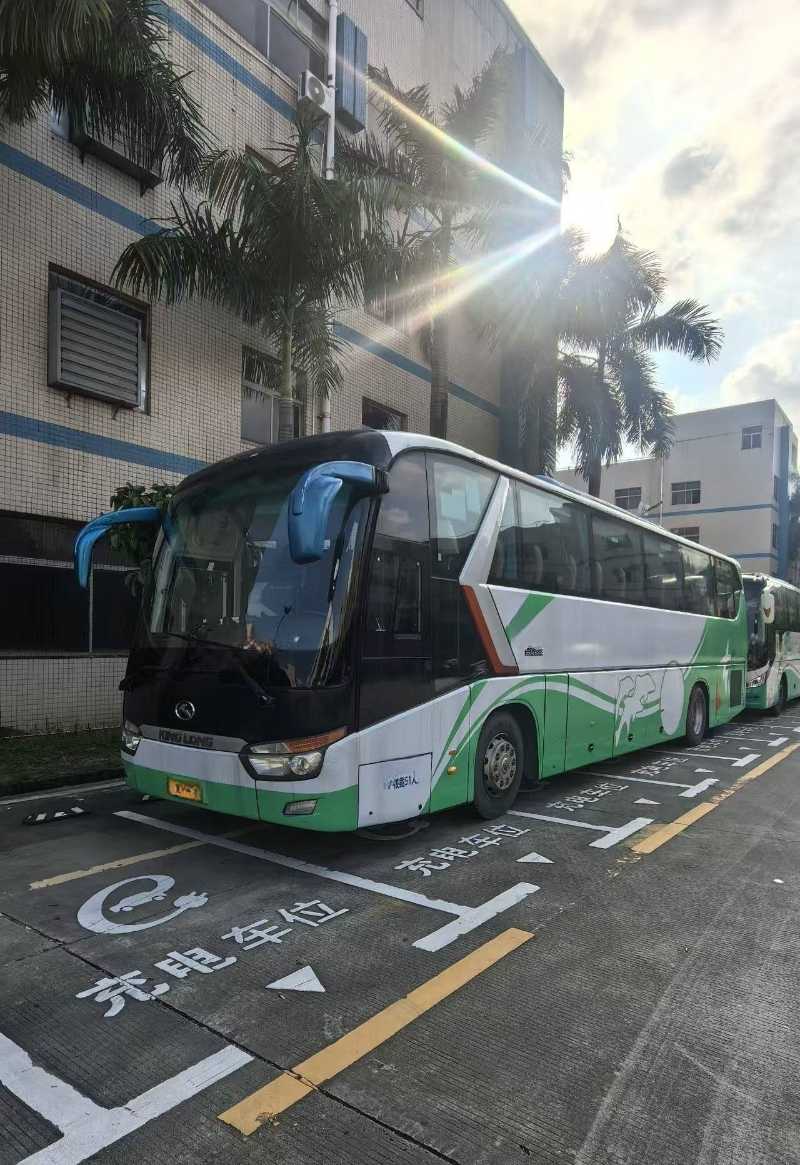 2015年9月同款2台12米51座国四金龙中门营运车