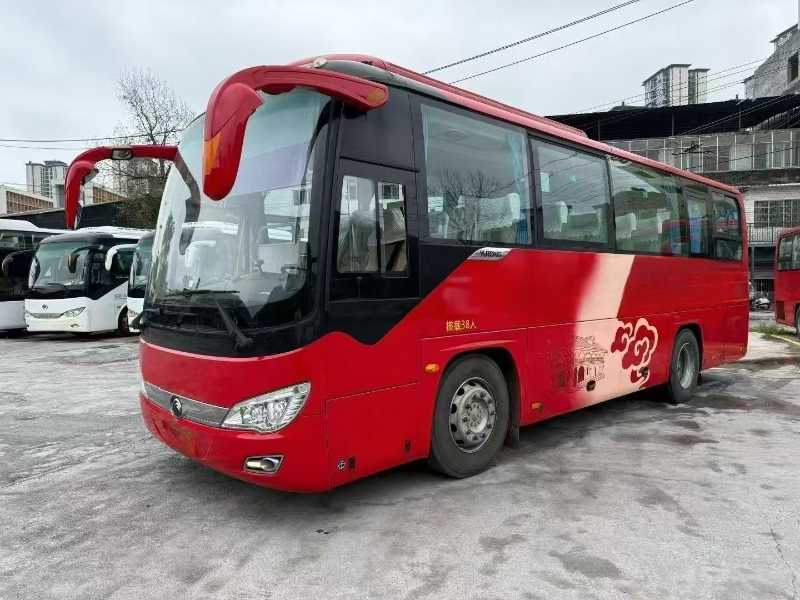 2019年3月上牌38座国五宇通6906旅游车