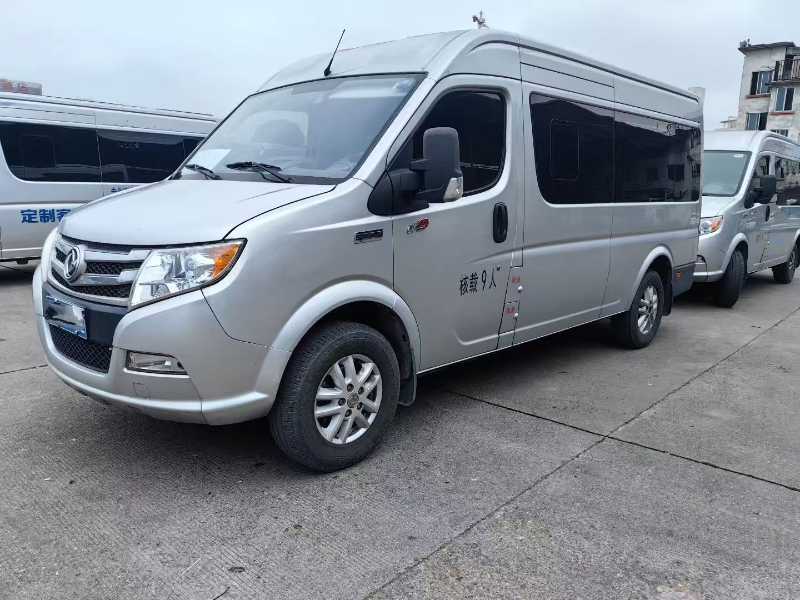 2020年11月 9座国五六速可提双档东风