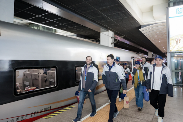 以福田专列为媒：一场关于中国智造与文化自信的时代叙事