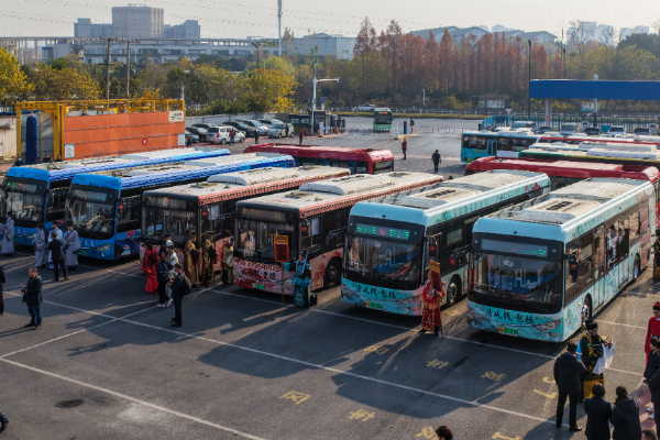 穿越古今的邂逅 安凯承载徽派名人专线 解锁出行新体验