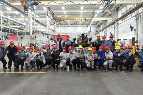 人勤春来早！东风德纳团队春节坚守 助推EP40D重型电驱桥顺利下线