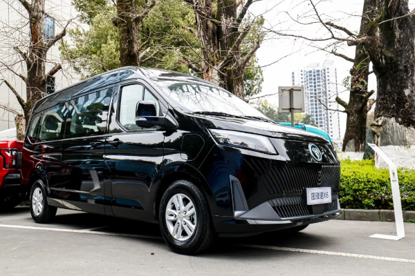 图雅诺X6空降十堰 续航520km重新定义新能源商用车
