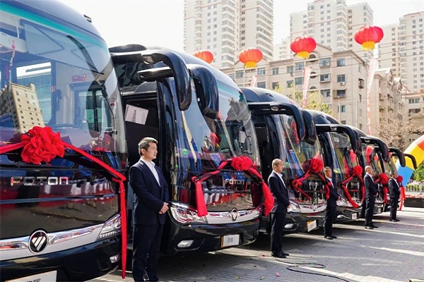 北汽福田欧辉交付兰州雄狮旅游客运 30台“黑武士”定制大巴重磅启航