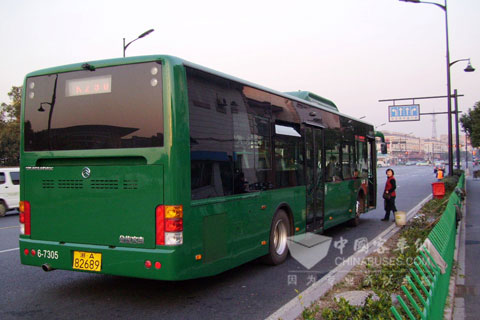 杭州公交采购的金旅混合动力公交车