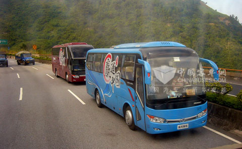 巡展车队途经世界第一高桥红河大桥