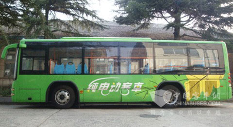  参加2008年客车大赛的JS6880H纯电动客车 