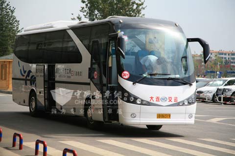 达沃斯论坛期间接送嘉宾的安凯纯电动豪华客车