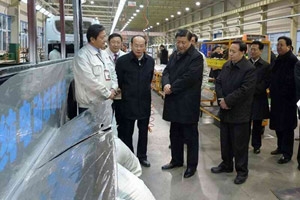 习近平视察东风旅行车公司 称赞天翼纯电动客车