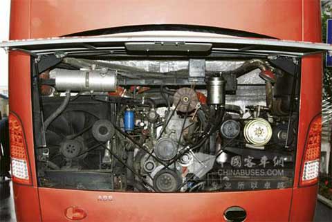 试驾车型搭载了潍柴天然气/柴油双燃料发动机