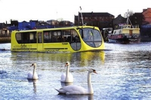 英国两栖客车试水