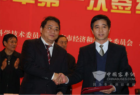 福田欧V客车与北京公交再签300台新能源客车采购协议