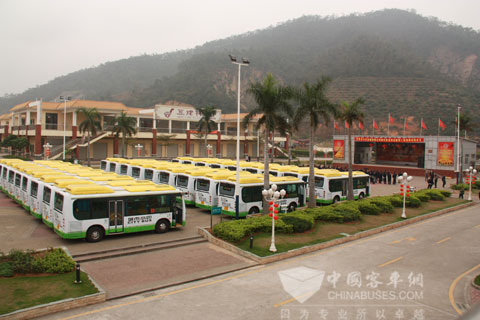 都市宝贝客车开线仪式现场