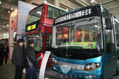 五洲龙华美亮相天津客车展