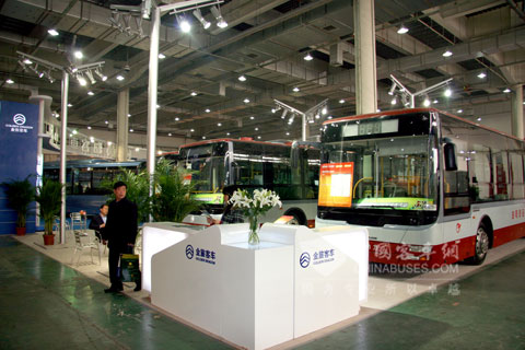 金旅客车展台