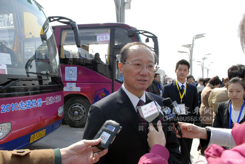 国家旅游局局长邵琪伟接受中央电视台等媒体的采访