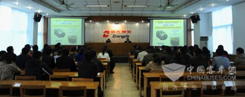 德国专家就“新能源客车”作主题在中大讲座