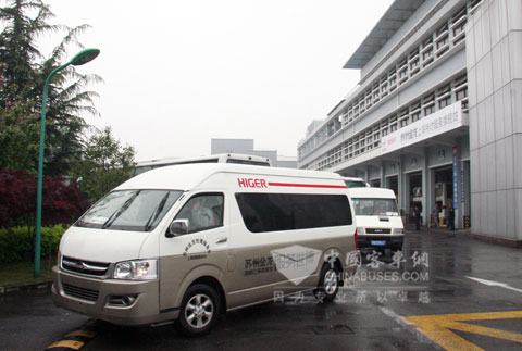 海格客车服务世博车辆出发