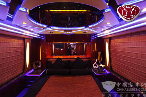 北京车展上金龙房车车内豪华卧室