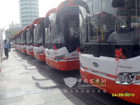 整齐划一的江淮客车