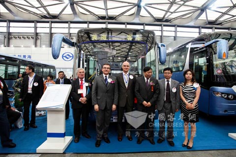 黄海新品揭幕仪式现场嘉宾合影