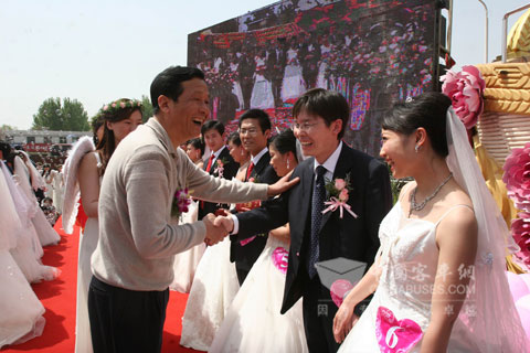 宇通集团第五届集体婚礼隆重举行