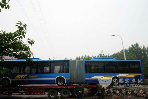 “大金龙”18米BRT运抵山东枣庄