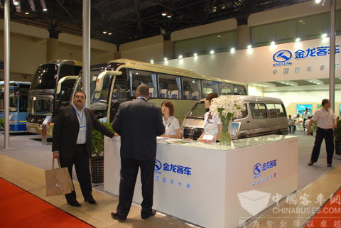携五款精品车全面出击 　大金龙炫动北京客车展