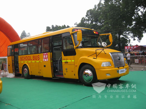 宇通大鼻子校车ZK6100DA